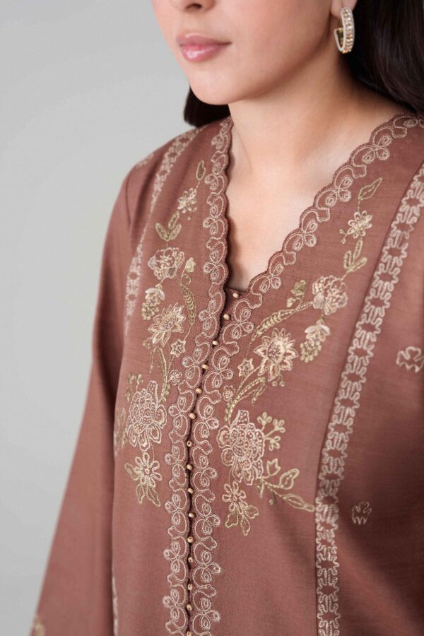 U3pe-nisha26wv1-159-_8 Nishat Linen Every Version of You Winter 26 3 Piece - Digital Printed Embroidered Suit– U3PE-NISHA26WV1-159- 8