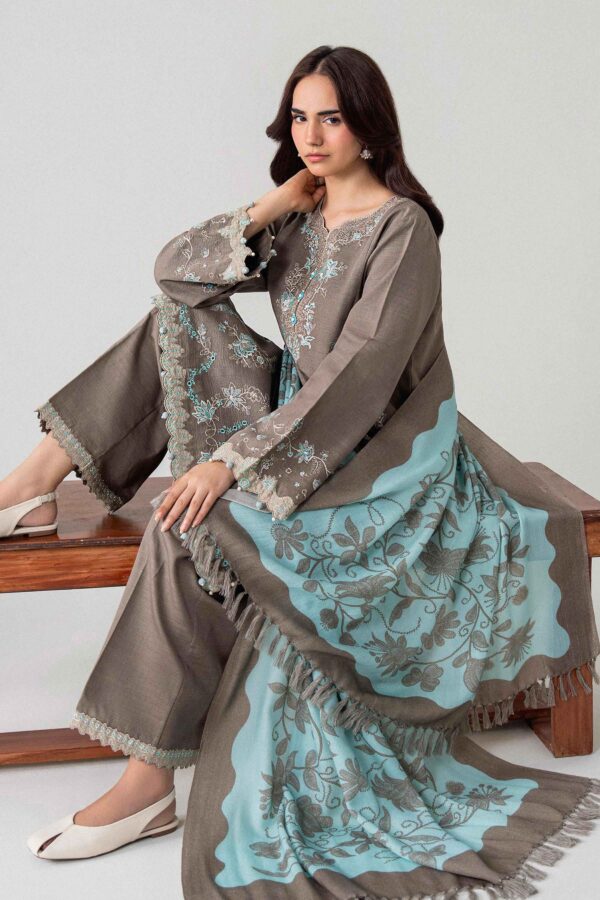 U3PE-NISHA26WV1-210-_13 Nishat Linen Every Version of You Winter 26 3 Piece - Printed Embroidered Suit - U3PE-NISHA26WV1-210