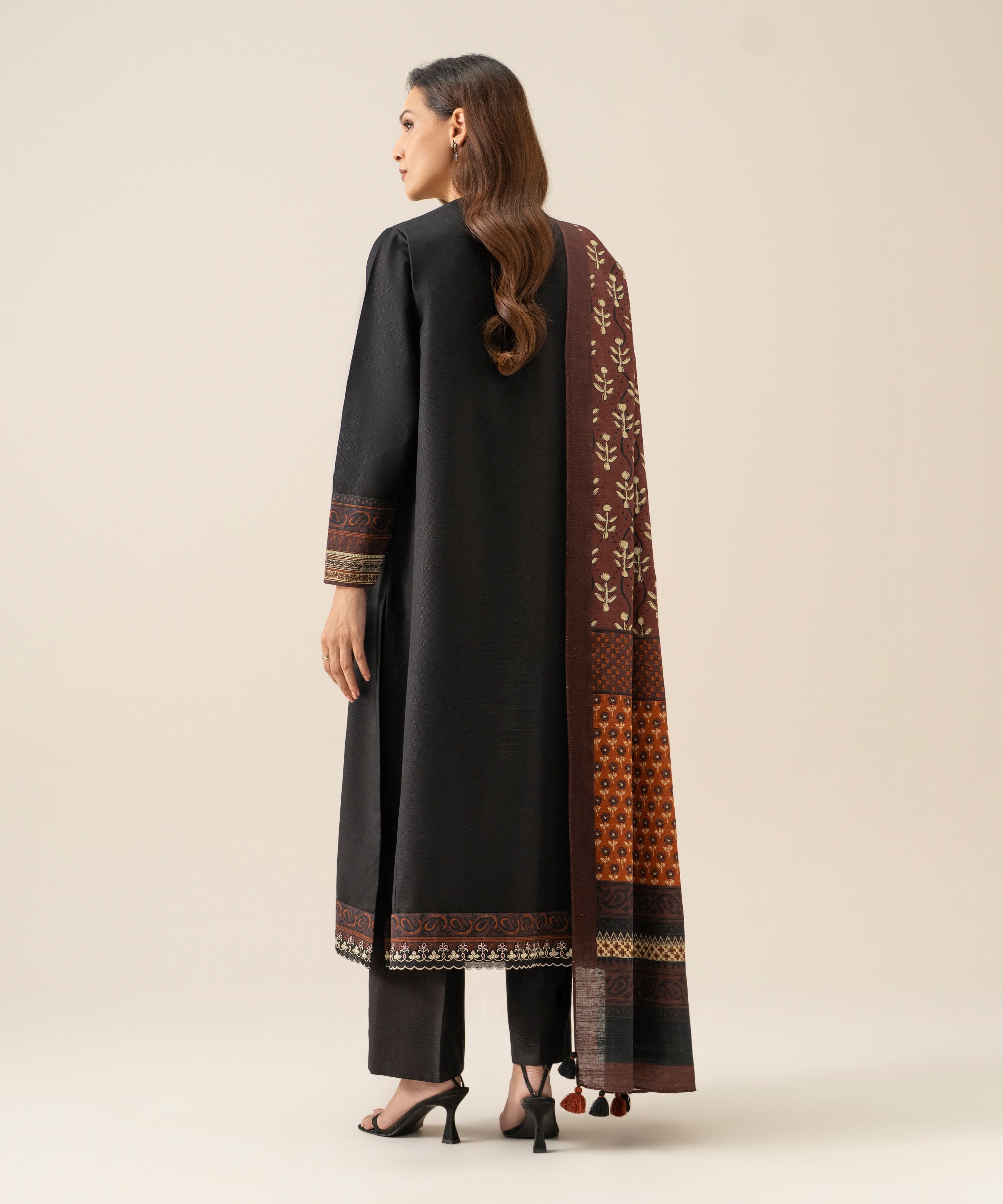 U3pedy26v969_4 Sapphire Unstitched Fall Winter 26 3 Piece - Embroidered Light Khaddar Suit | U3PEDY26V969– U3PEDY26V969 4