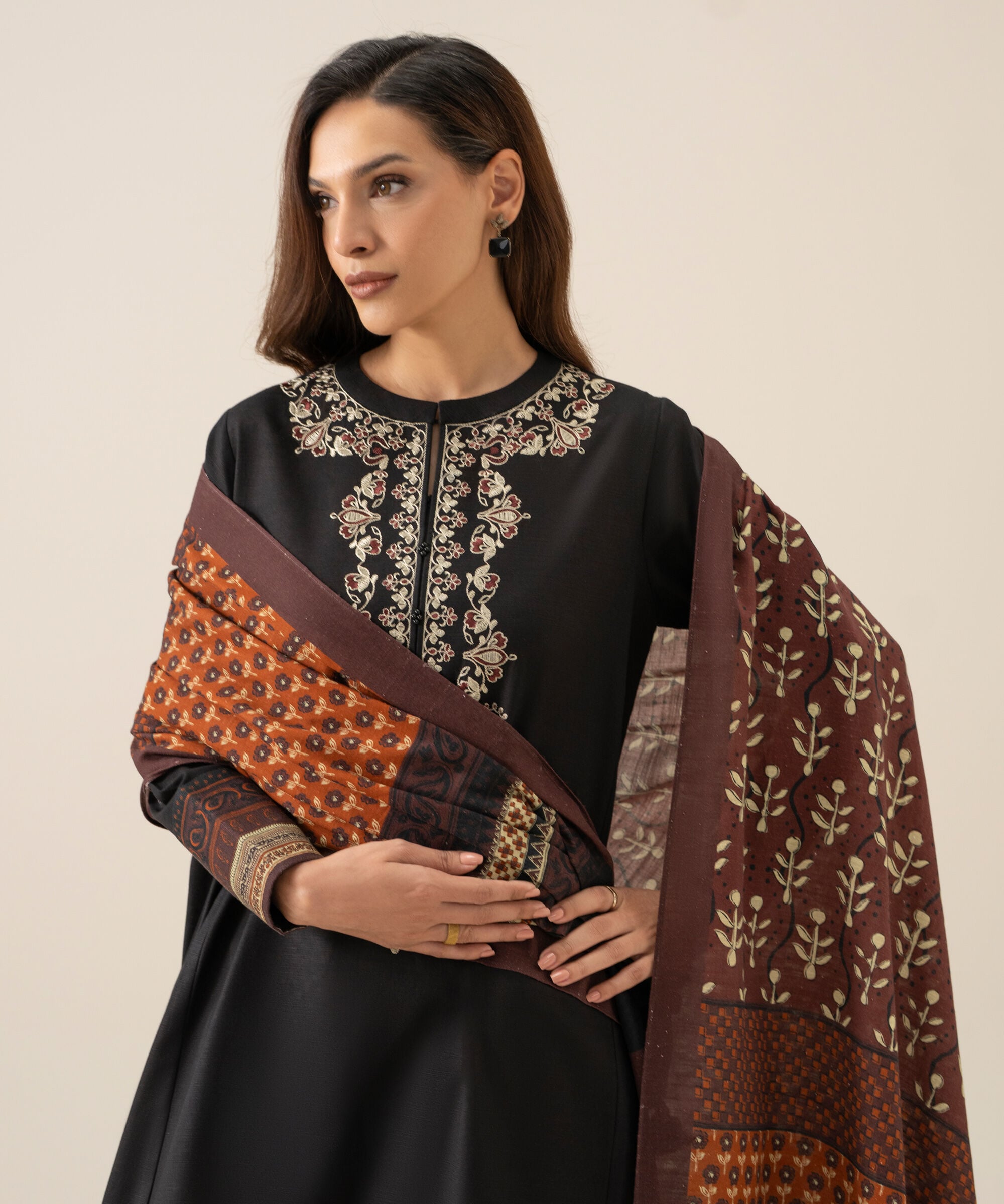 U3pedy26v969_6 Sapphire Unstitched Fall Winter 26 3 Piece - Embroidered Light Khaddar Suit | U3PEDY26V969– U3PEDY26V969 6