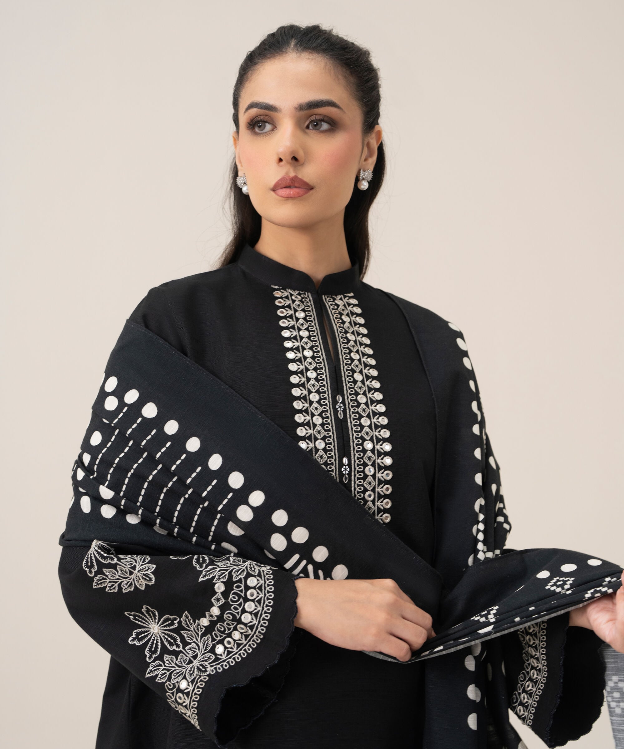 U3pesg26v927_5 Sapphire Unstitched Fall Winter 26 3 Piece - Embroidered Khaddar Suit | U3PESG26V927– U3PESG26V927 5