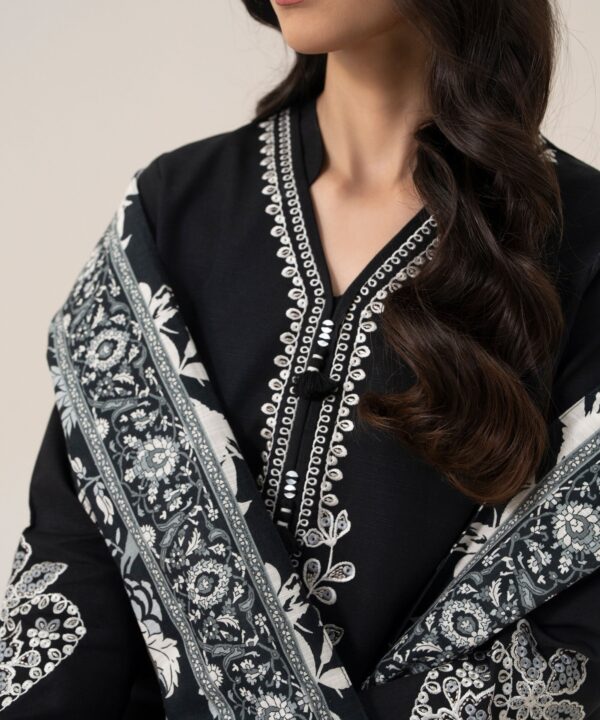 U3pesg26v928_7 Sapphire Unstitched Fall Winter 26 3 Piece - Embroidered Khaddar Suit | U3PESG26V928– U3PESG26V928 7