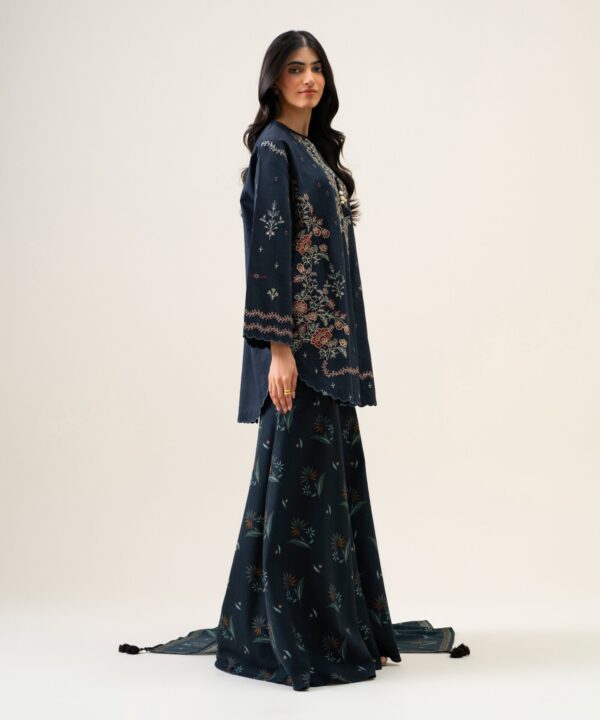 U3PESG26V957_3 Sapphire Unstitched Fall Winter 26 3 PIECE - EMBROIDERED LIGHT KHADDAR SUIT | U3PESG26V957– U3PESG26V957 3