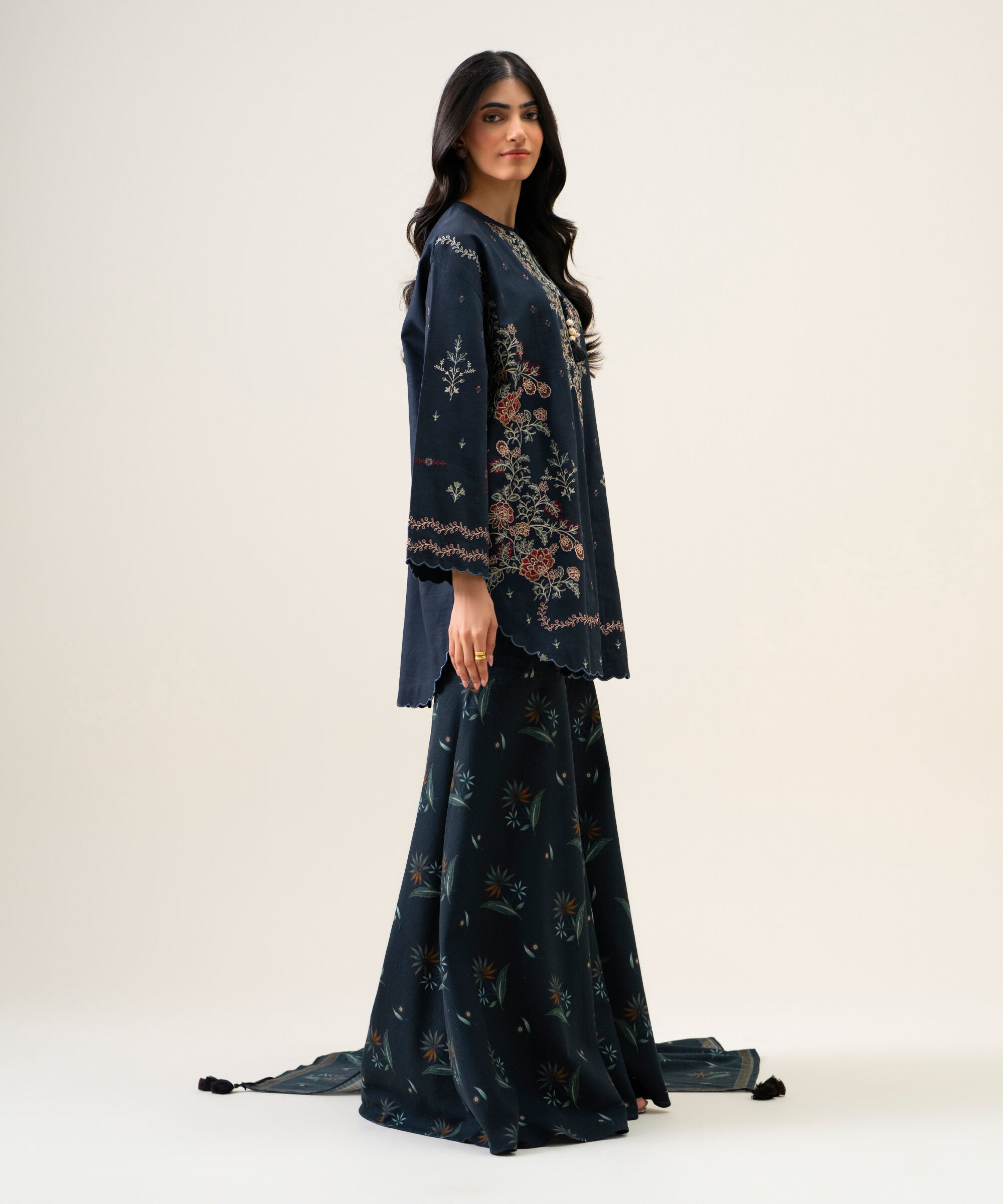 U3pesg26v957_3 Sapphire Unstitched Fall Winter 26 3 PIECE - EMBROIDERED LIGHT KHADDAR SUIT | U3PESG26V957– U3PESG26V957 3