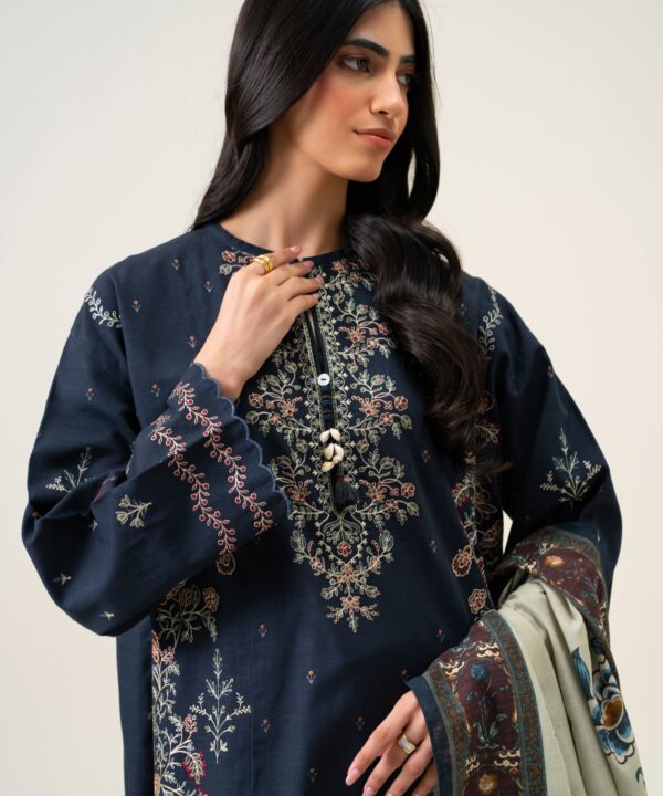 U3pesg26v957_5 Sapphire Unstitched Fall Winter 26 3 PIECE - EMBROIDERED LIGHT KHADDAR SUIT | U3PESG26V957– U3PESG26V957 5