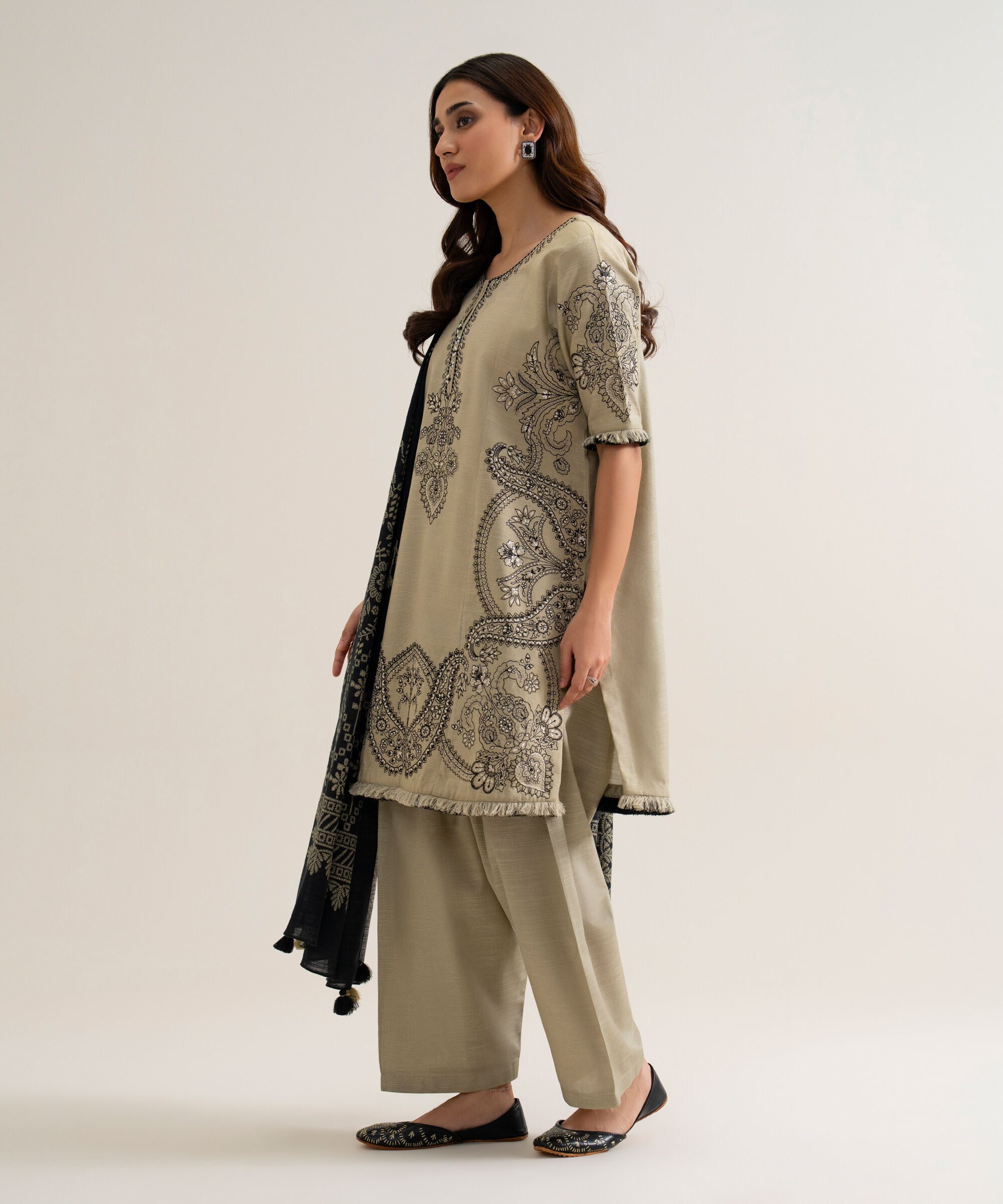 U3pest26v933_4 Sapphire Unstitched Fall Winter 26 3 PIECE - EMBROIDERED LIGHT KHADDAR SUIT | U3PEST26V933– U3PEST26V933 4