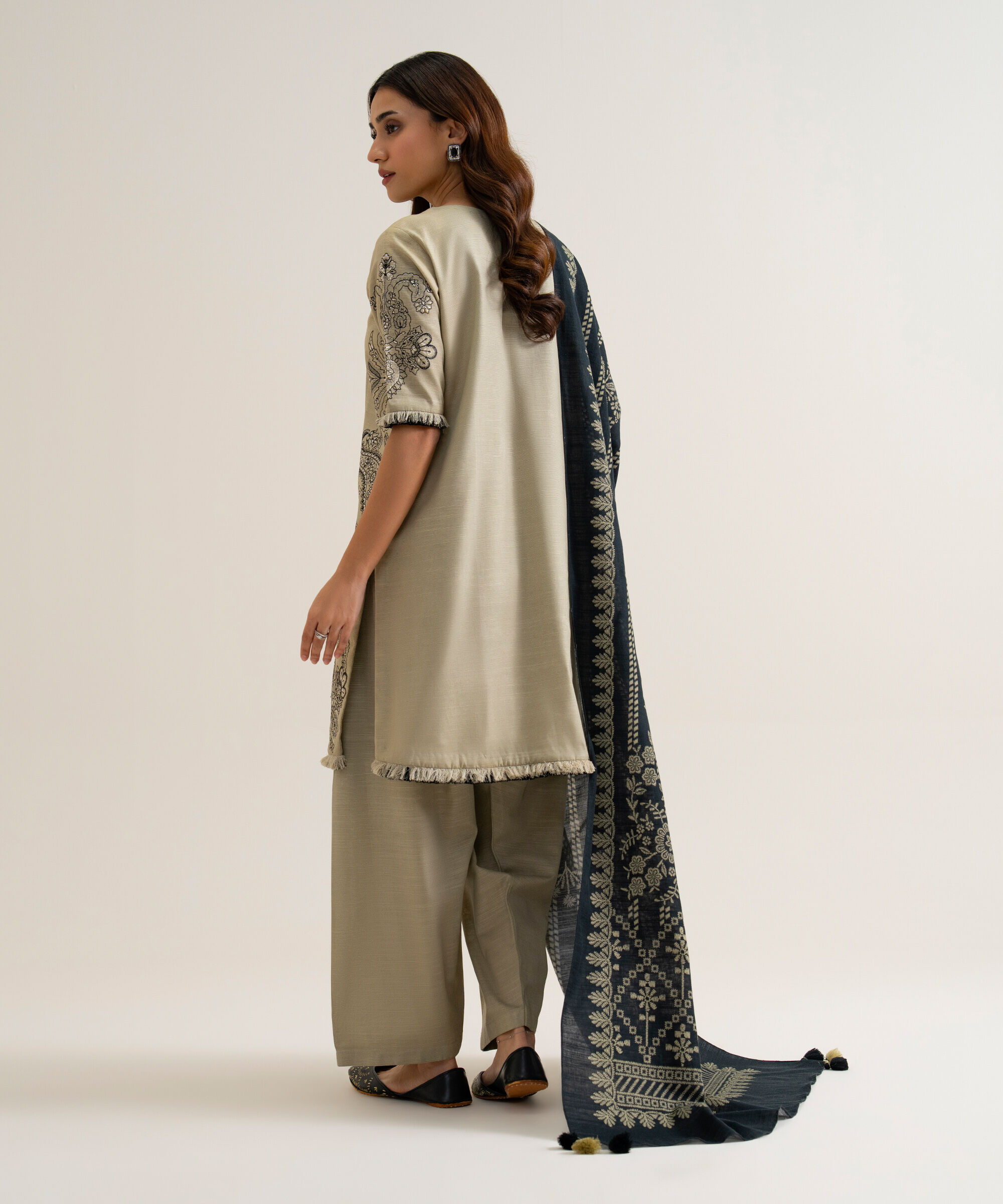 U3pest26v933_5 Sapphire Unstitched Fall Winter 26 3 PIECE - EMBROIDERED LIGHT KHADDAR SUIT | U3PEST26V933– U3PEST26V933 5