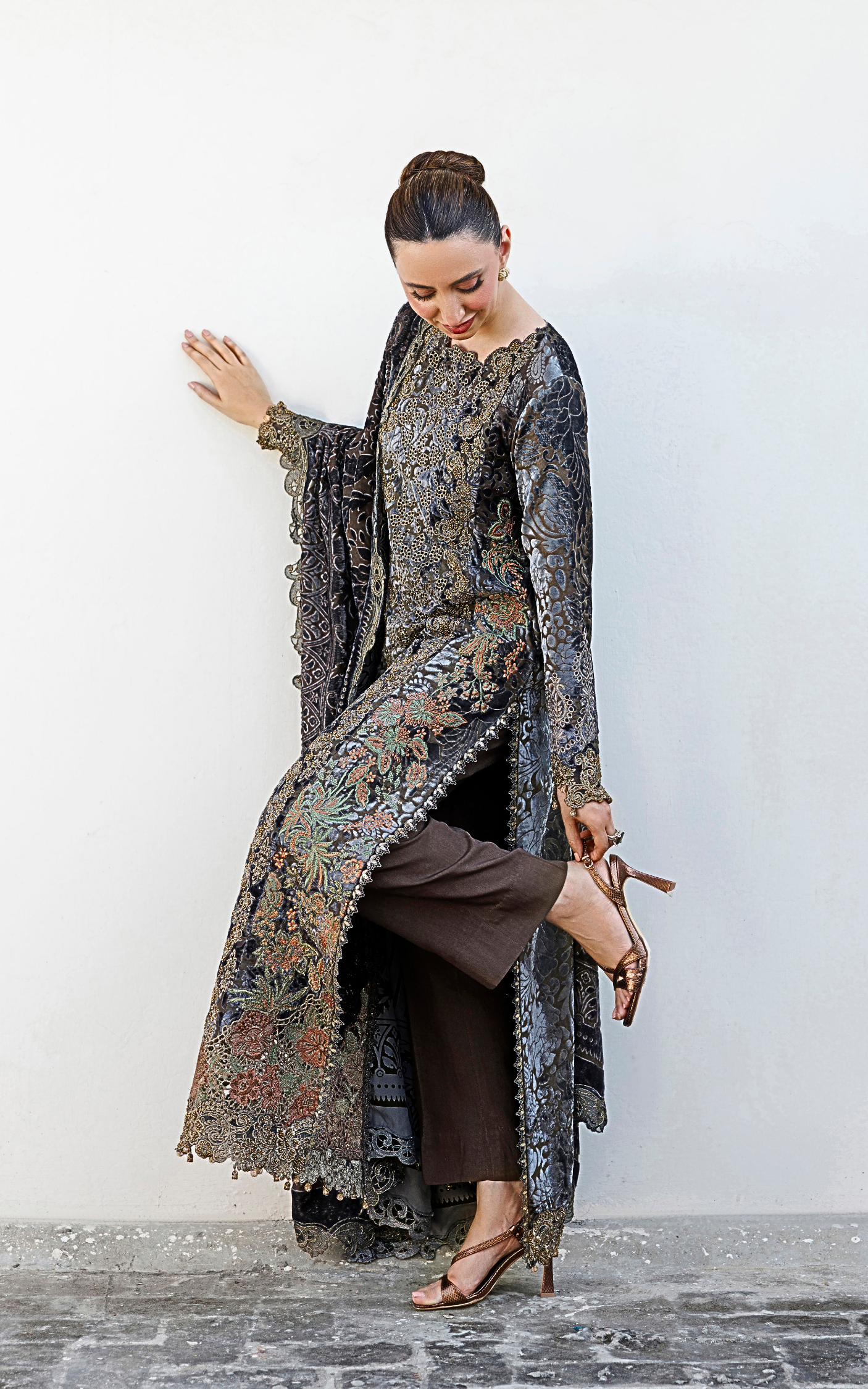 Wlxu-05_4 Asifa & Nabeel Plush Luxury Winter 26 Magnolia (WLXU-05) | 3pcs Embroidered Unstitched Winter– WLXU-05 4