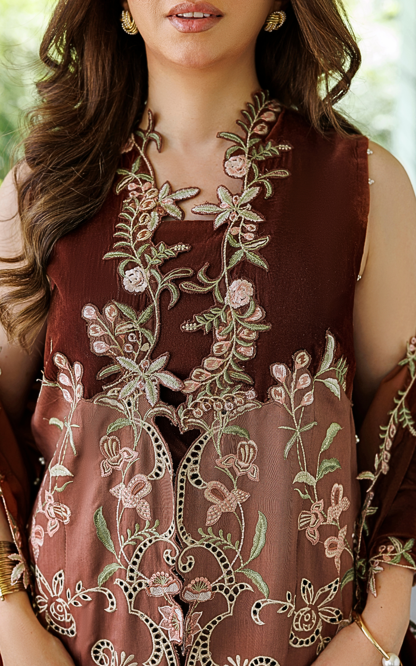 Wlxu-10_4 Asifa & Nabeel Plush Luxury Winter 26 Ferin (WLXU-10) | 3pcs Embroidered Unstitched Winter– WLXU-10 4