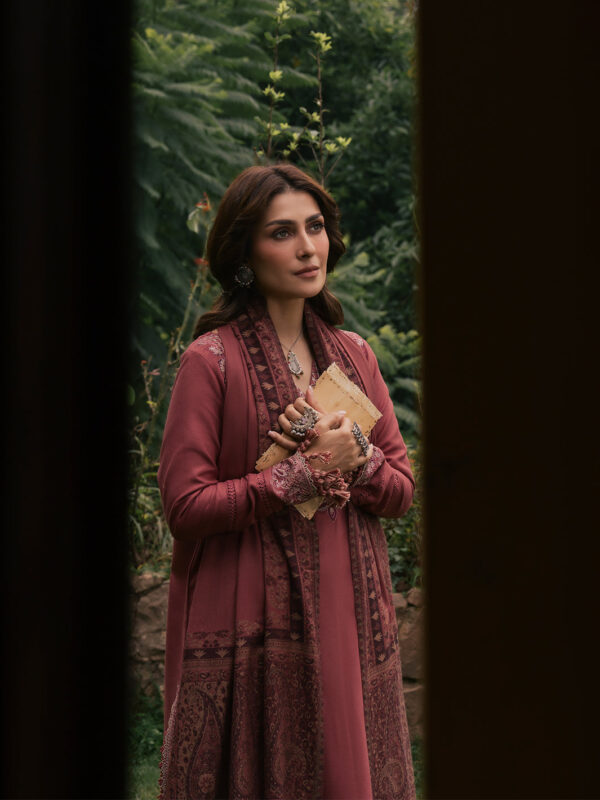 Alternative view of Izel Musafir Winter 26 ZEBA