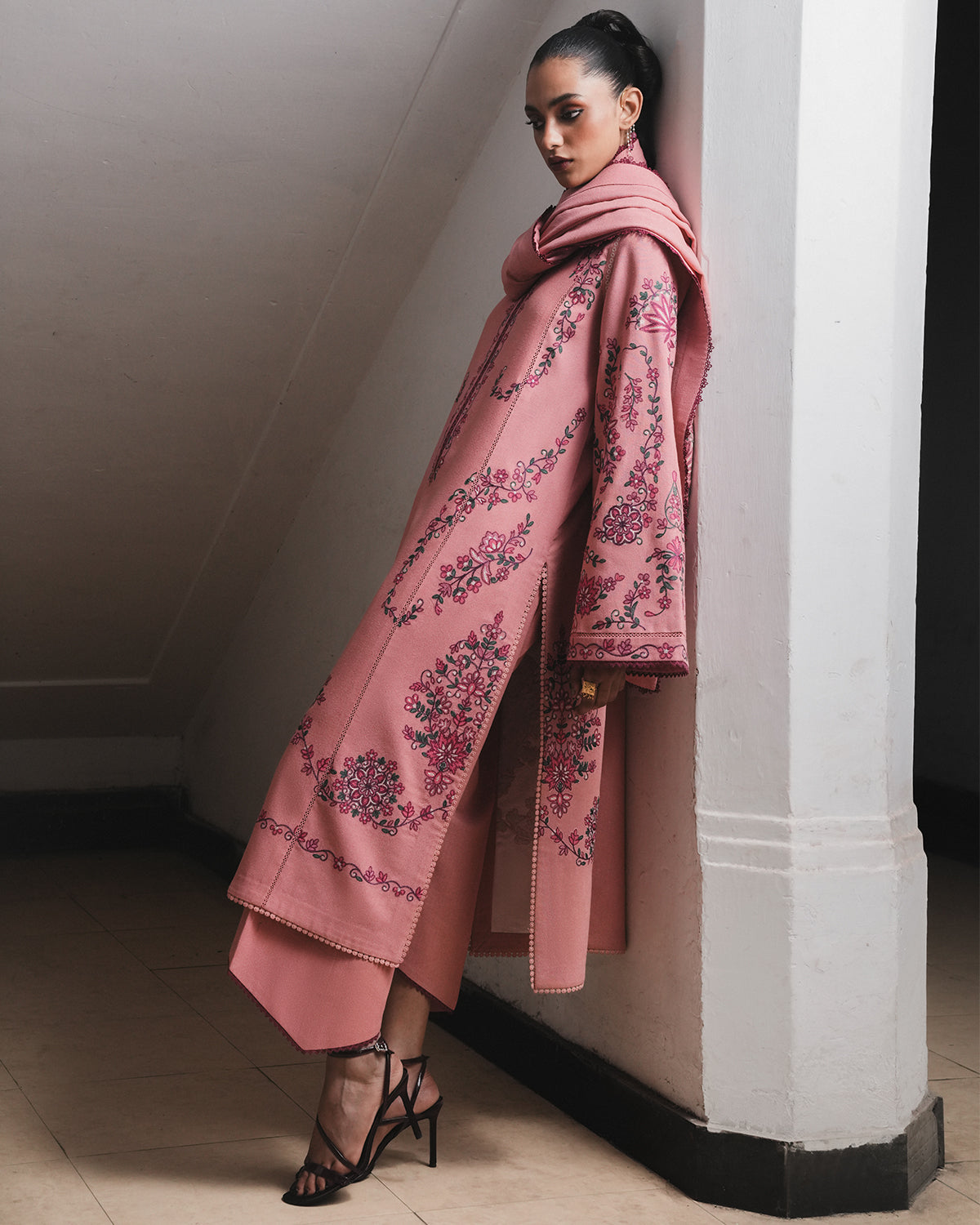 Forweb_0044_dsc09973 Jugnu Karandi AW26 Dahlia– forweb 0044 DSC09973