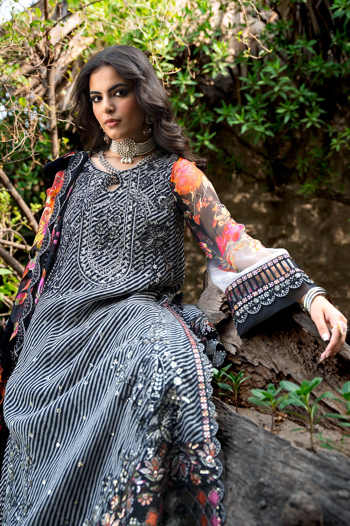 Charizma combination collection 3-pc unstitched embroidered chiffon collection vslw6-02– detail view 3 Charizma Combination Collection 3-PC Unstitched Embroidered Chiffon Collection VSLW6-02– detail view 3